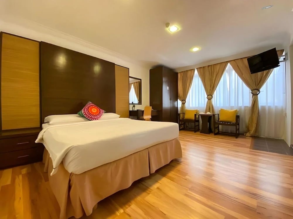 PREMIER, STUDIO, SUITE, KING BED, CITY VIEW