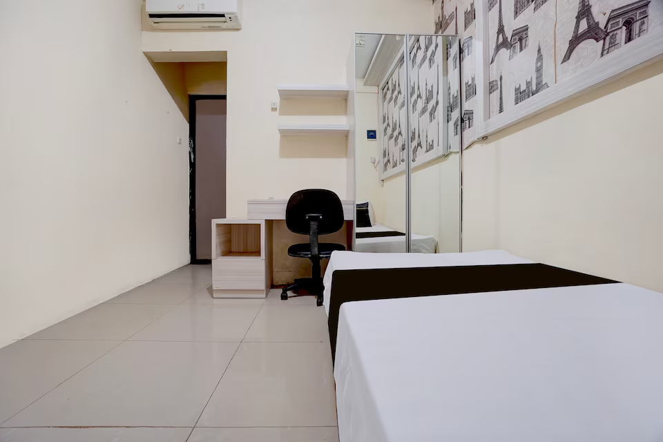 Room at Hotel O near Ciputra Hospital formerly Veloura Living Citraland, SURABAYA