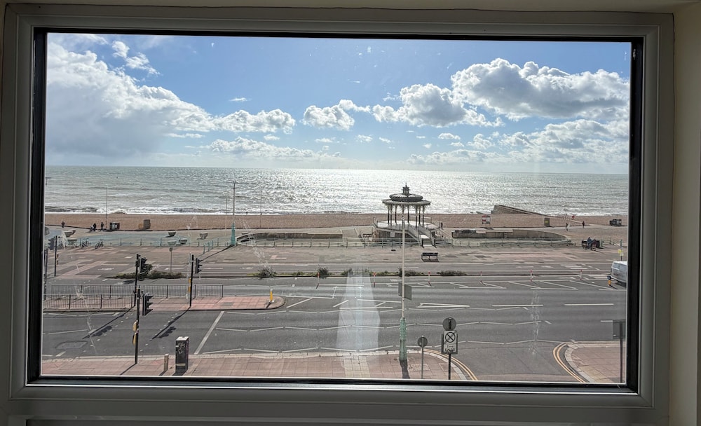 BRIGHTON HOTEL(FORMERLY BEST WESTERN BRIGHTON) 38/45