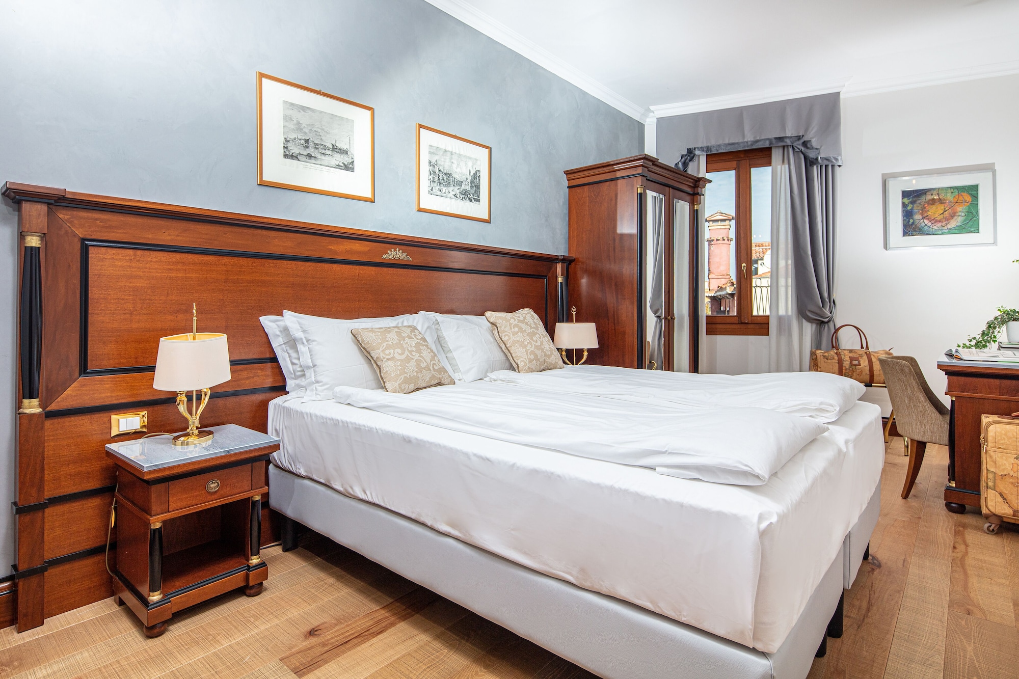DELUXE, DOUBLE BED, CANAL VIEW