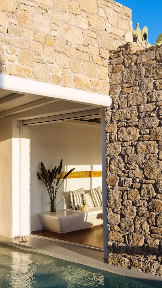 Cavo Tagoo Mykonos 25/50