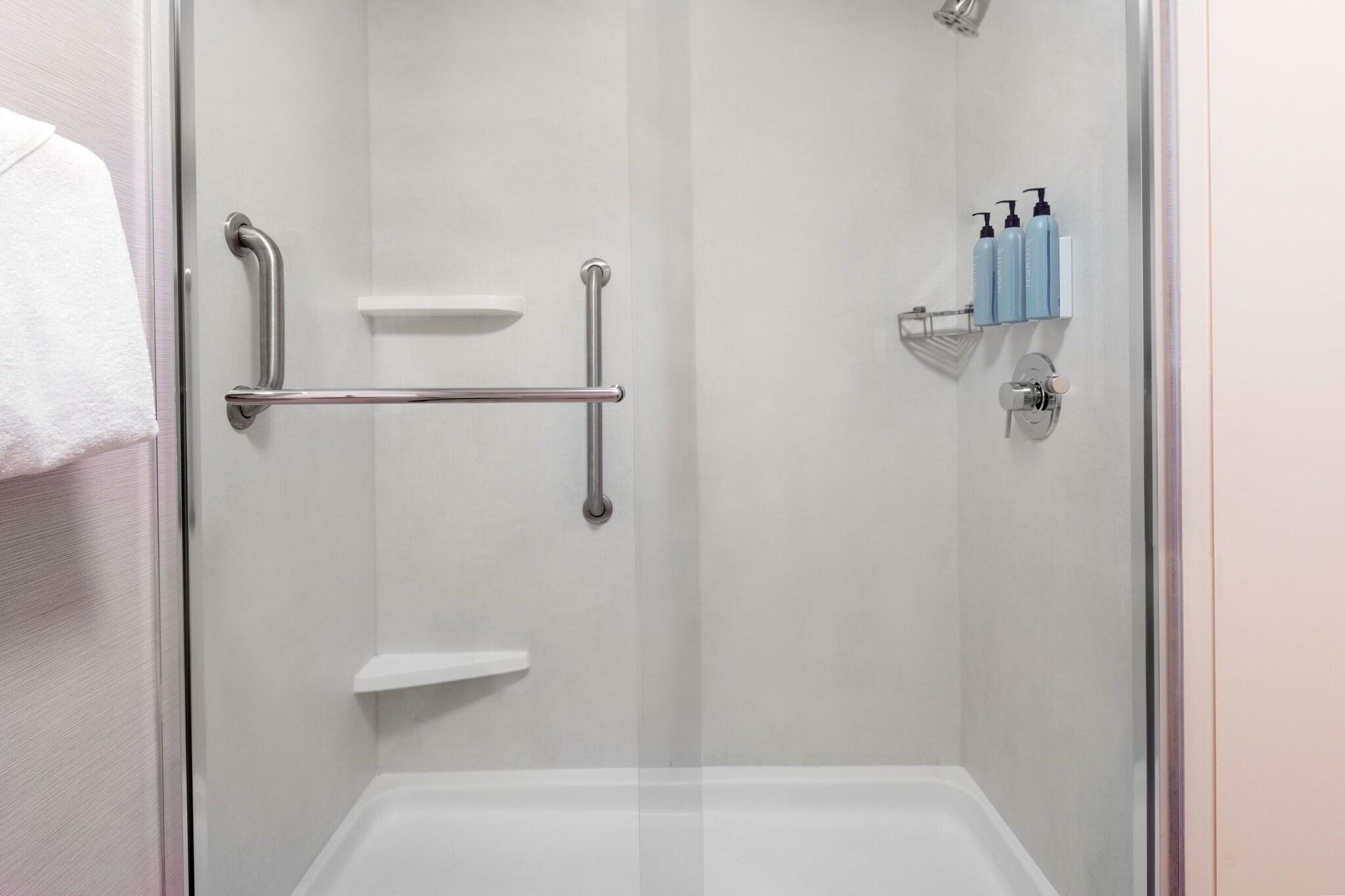 جناح بسرير كينج بغرفة نوم واحدة