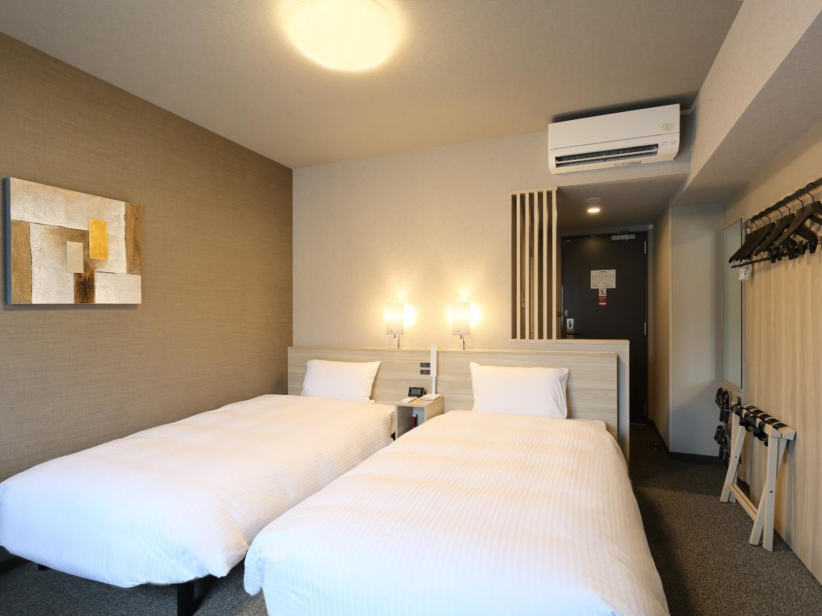Room, Twin Beds, Electronic Cigarette Only, Smoking