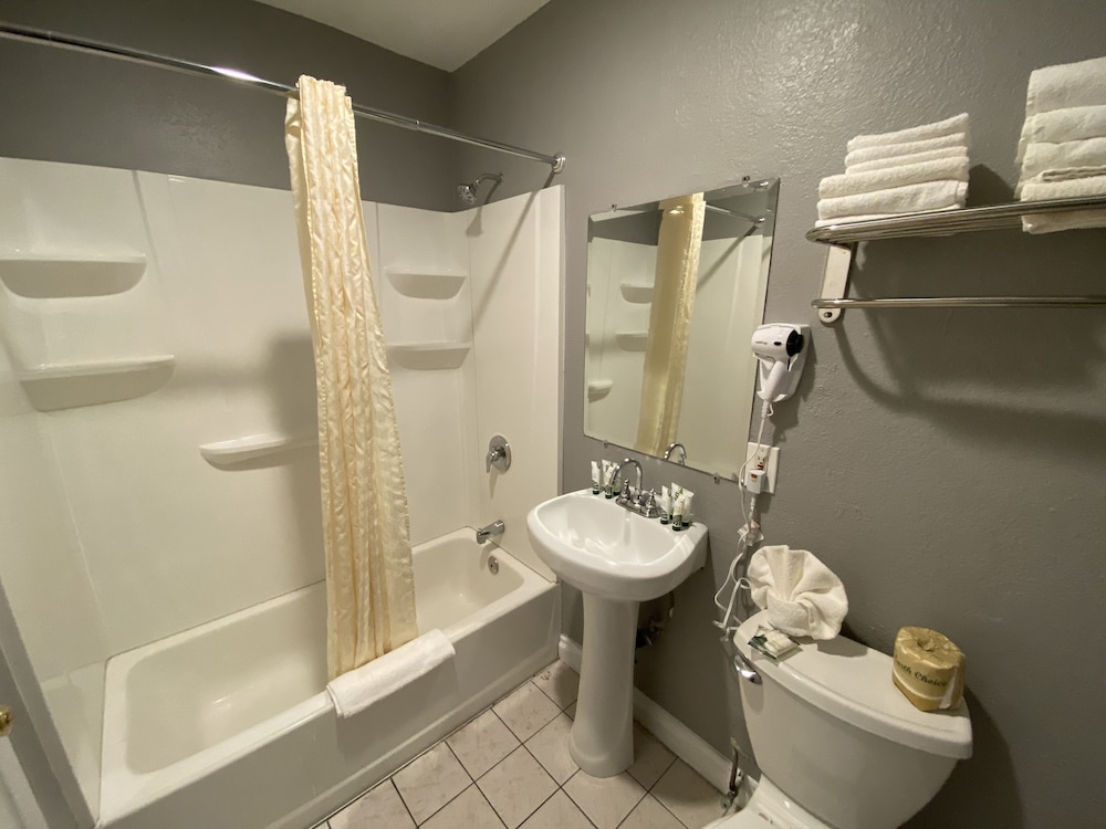 Anaheim Executive Inn Suites 62/66