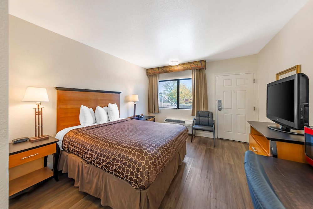 Standard, Queen Bed