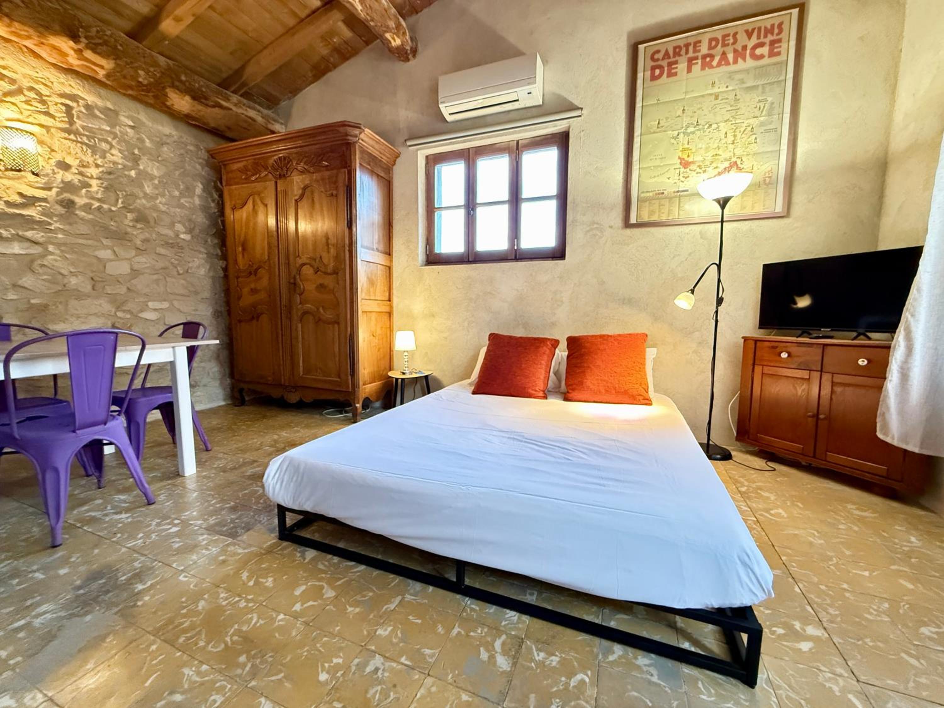 Studio, Queen and Twin Beds, Two Story