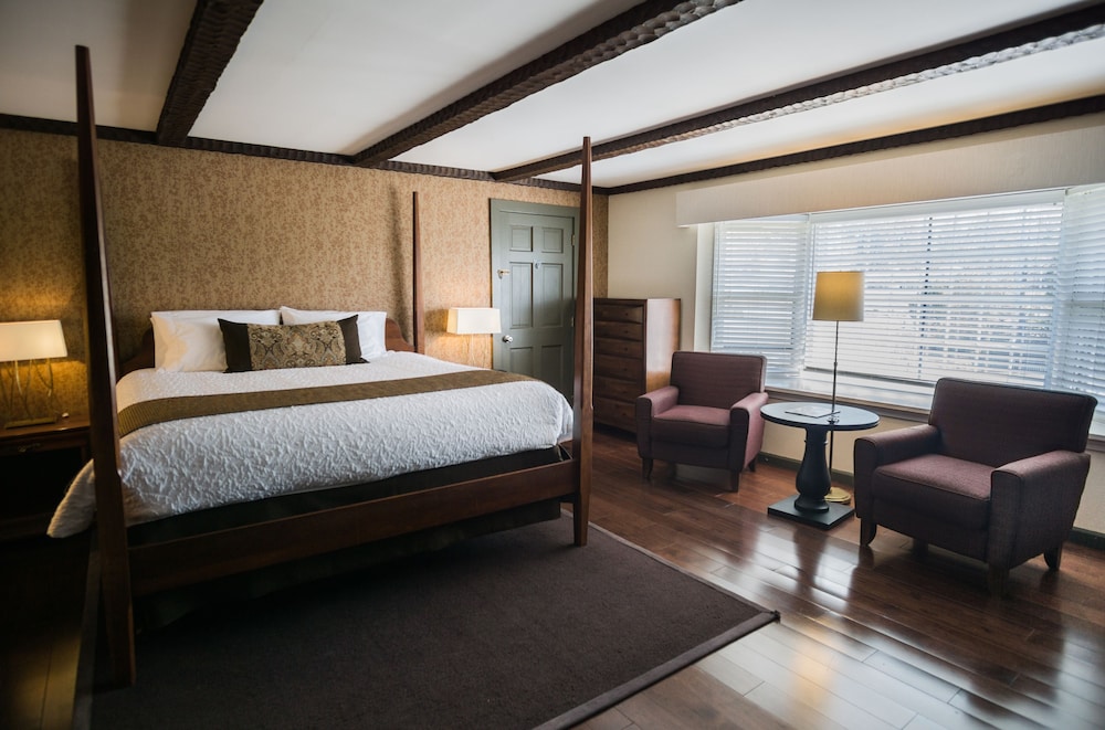 Premier, Single, King Bed