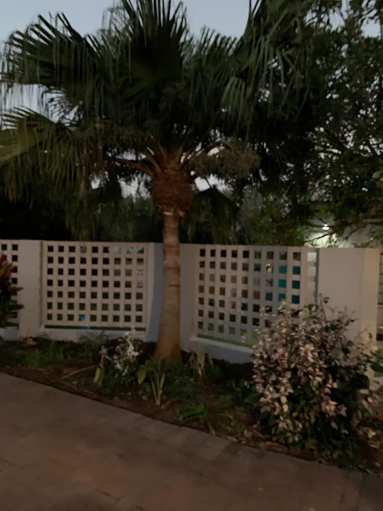 The Wilds Guest House 2/27