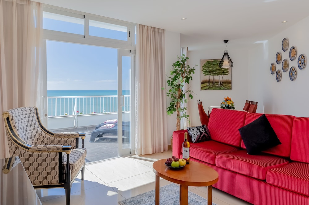 Monicca Collection Suites and Residences 51/74
