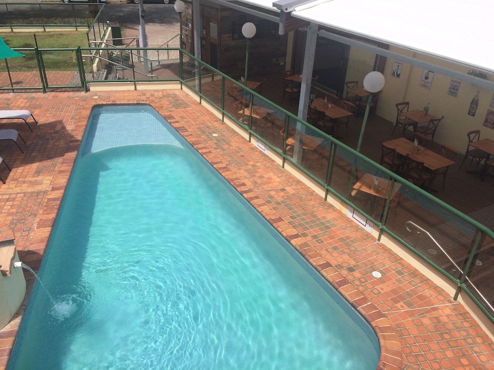 Darcy Arms Motel 10/52