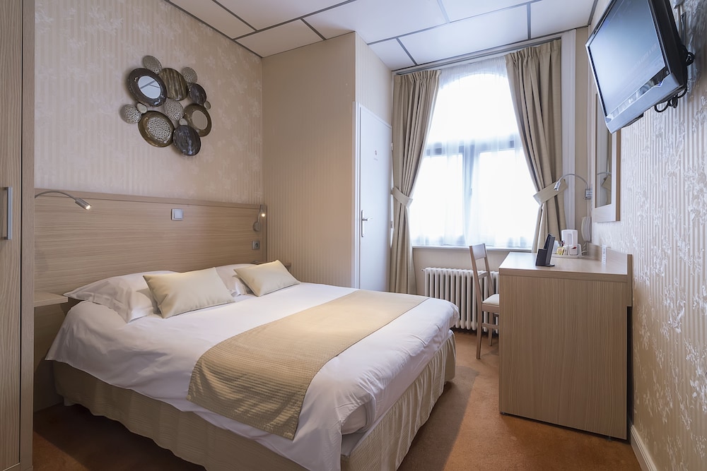 ROOM, TWIN BEDS