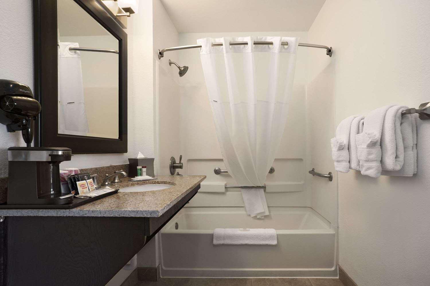 Infinity Inn & Suites 30/30