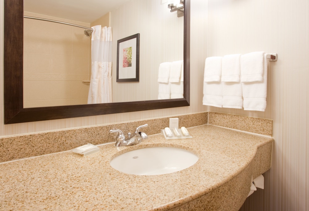 HILTON GARDEN INN SALT LAKE CITY AIRPORT 19/77