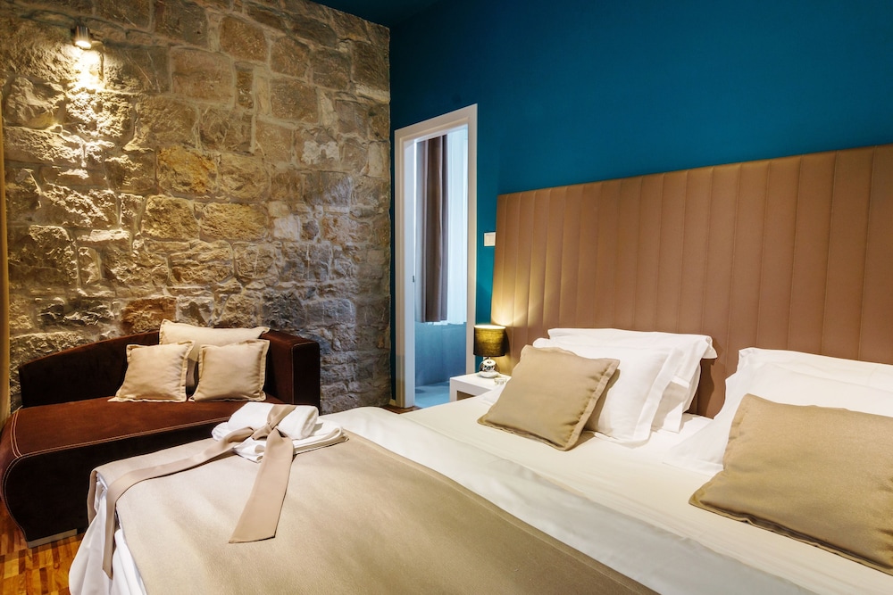 Riva Luxury Rooms 49/79