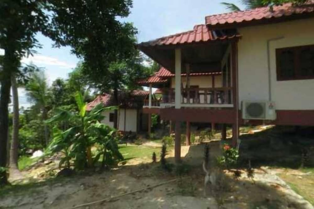 J.B Hut Bungalow 16/59