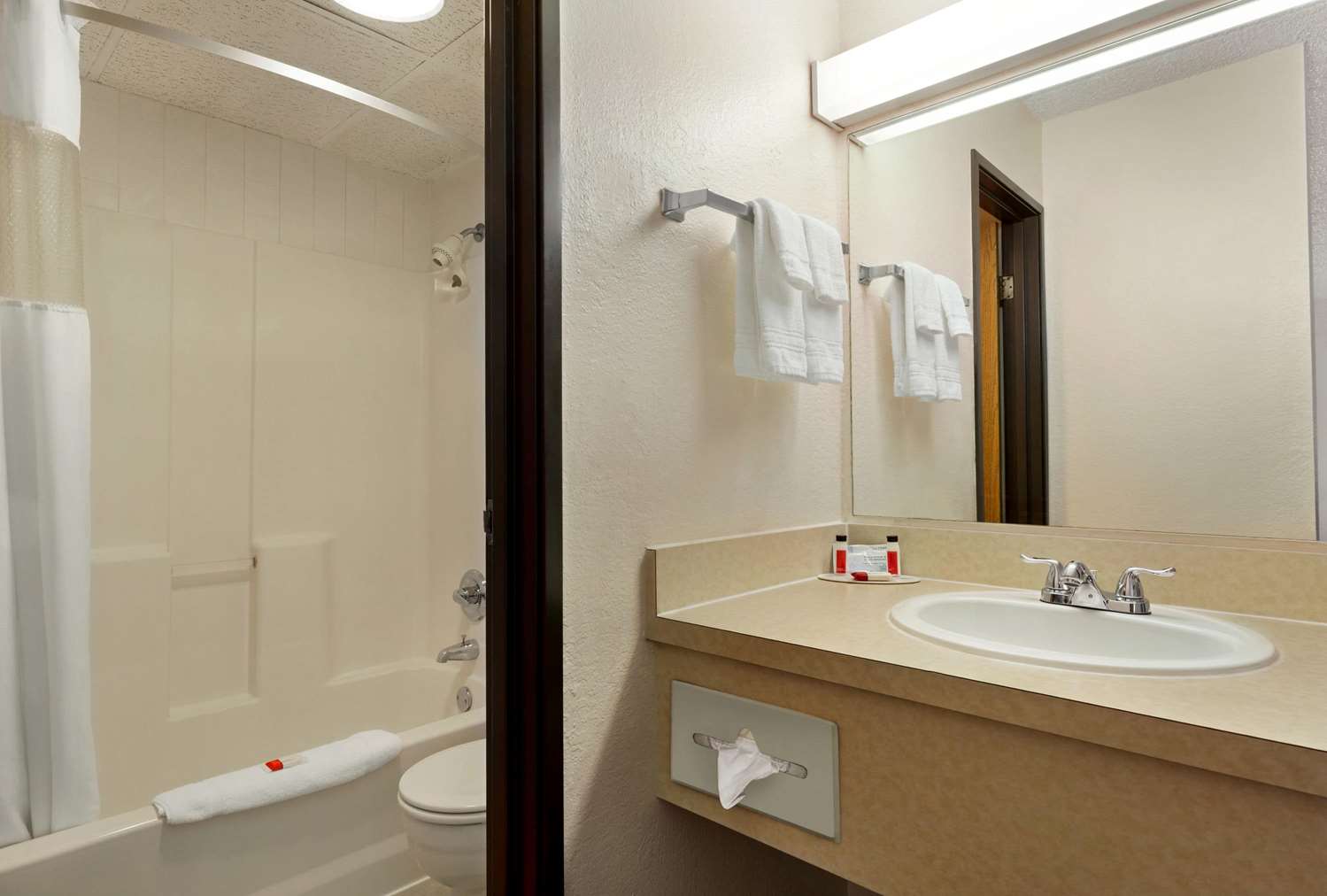 Howard Johnson By Wyndham Billings 45/46