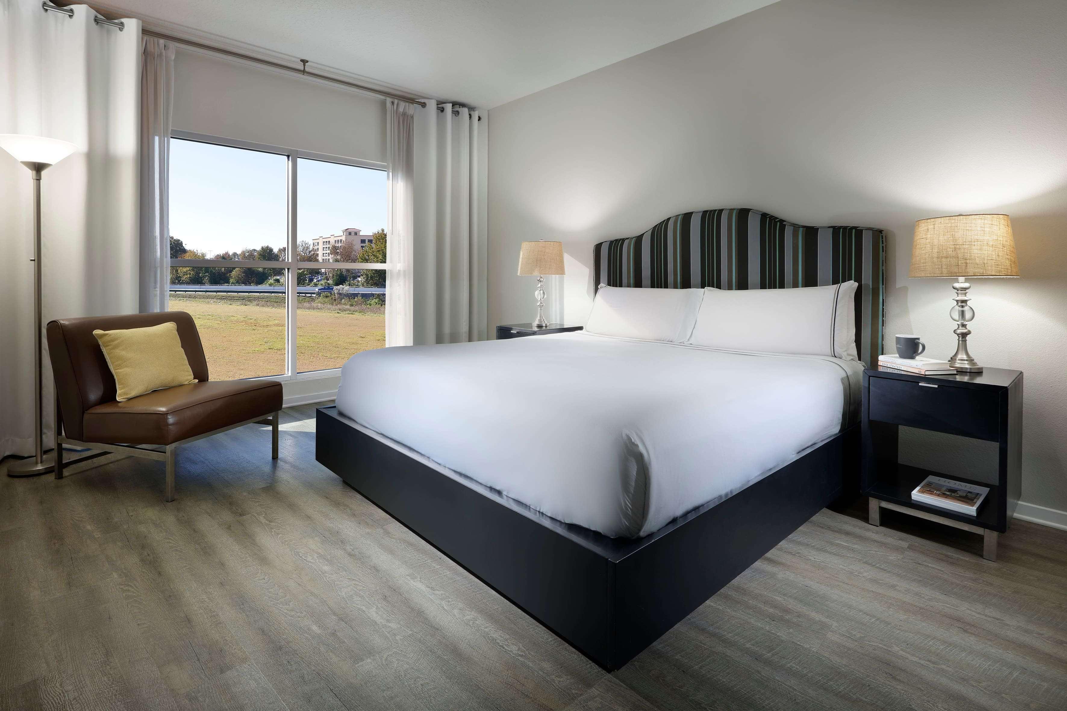 2 Bedrooms, Master, Suite, King Bed