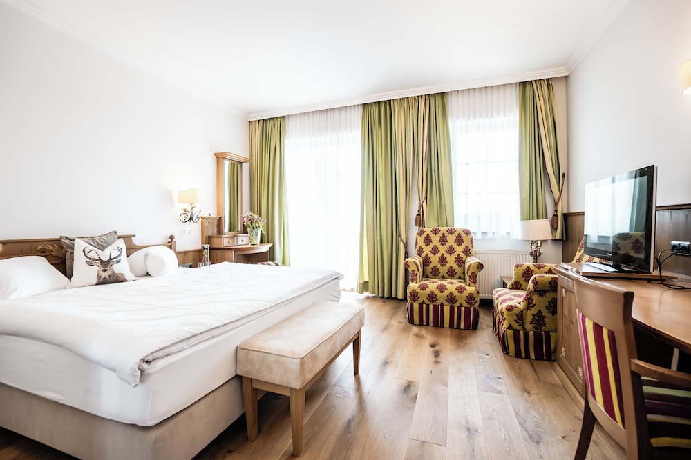 Deluxe, Double Bed, Hubertushof 2/7