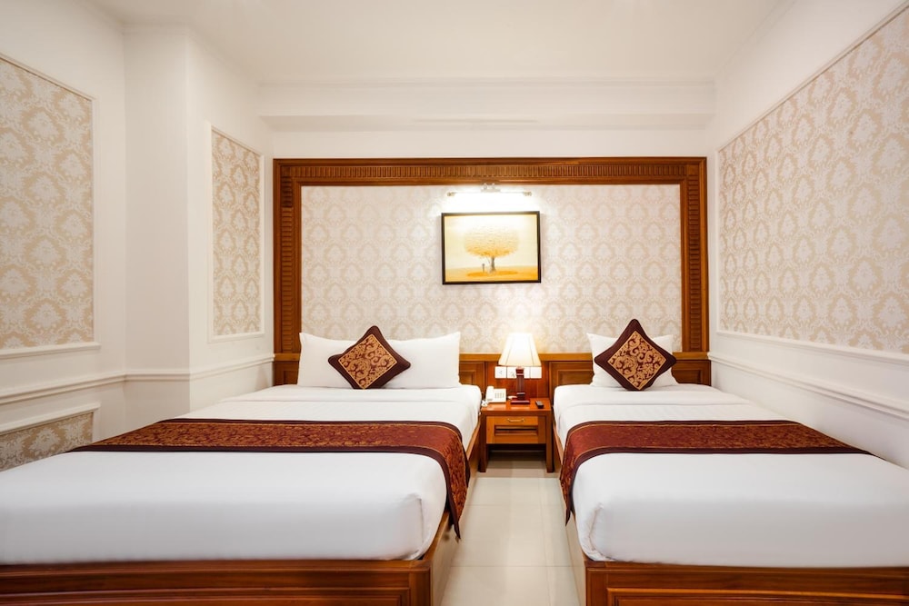 Riverside Hotel 25/63