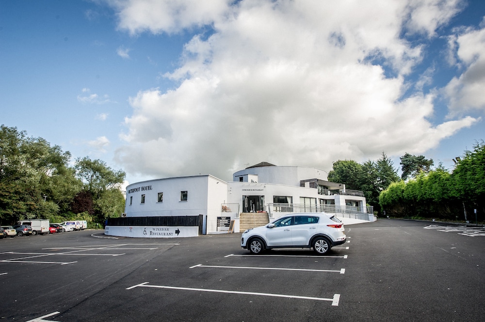 Waterfoot Hotel 46/47