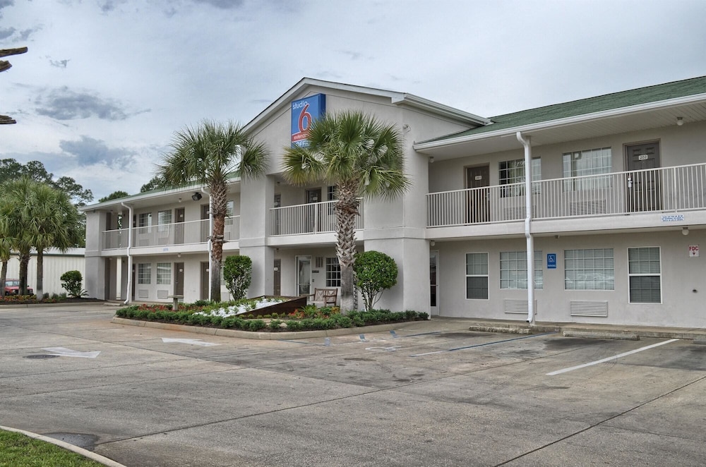 Studio 6 Extended Stay - Pascagoula, MS 8/42