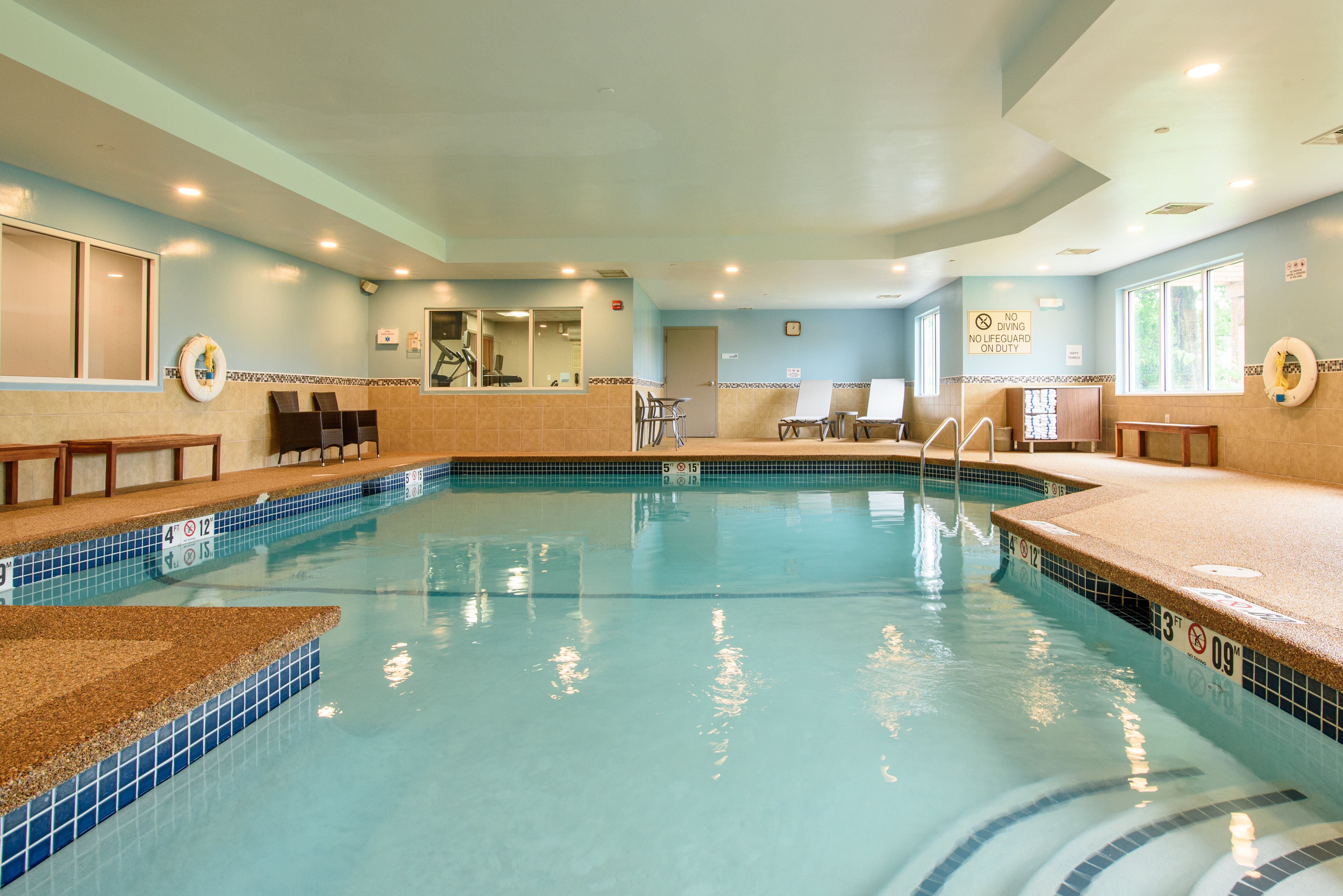Holiday Inn Express Hotel Suites Hampton South Seabrook 35/78