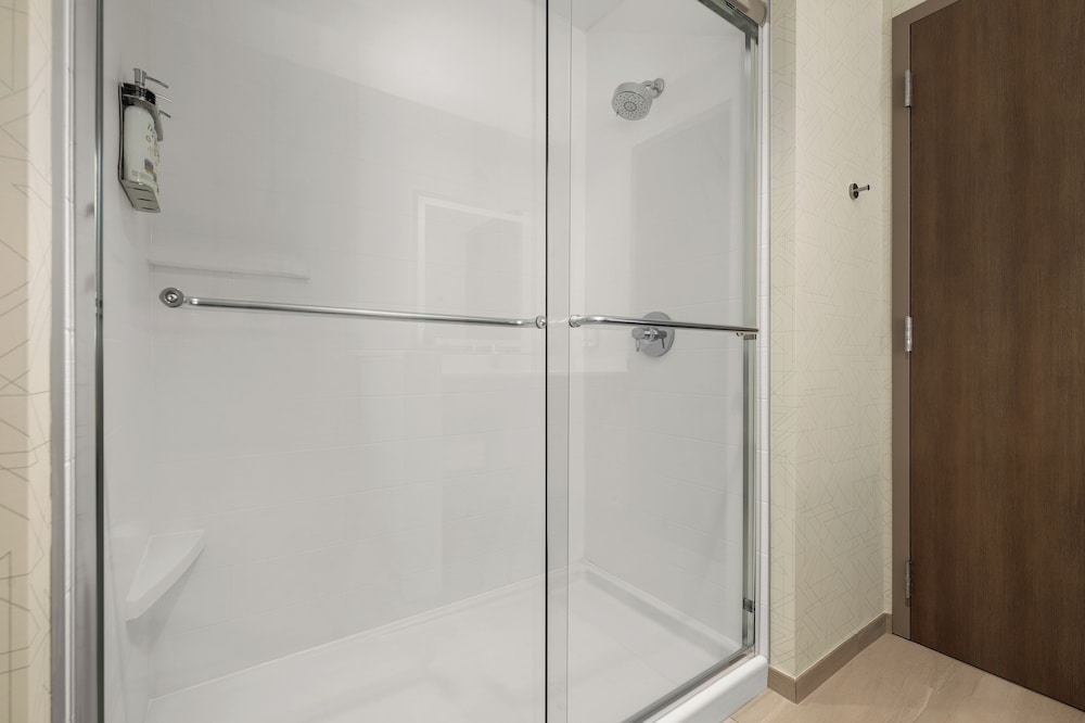 غرفة بريميوم بسرير كوين، Holiday Inn Express & Suites Overland Park South 4/4