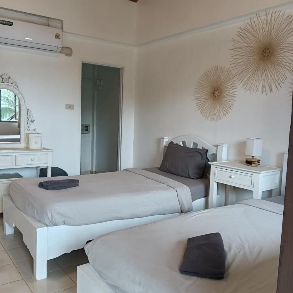 Cliff Cottage Resort 25/75