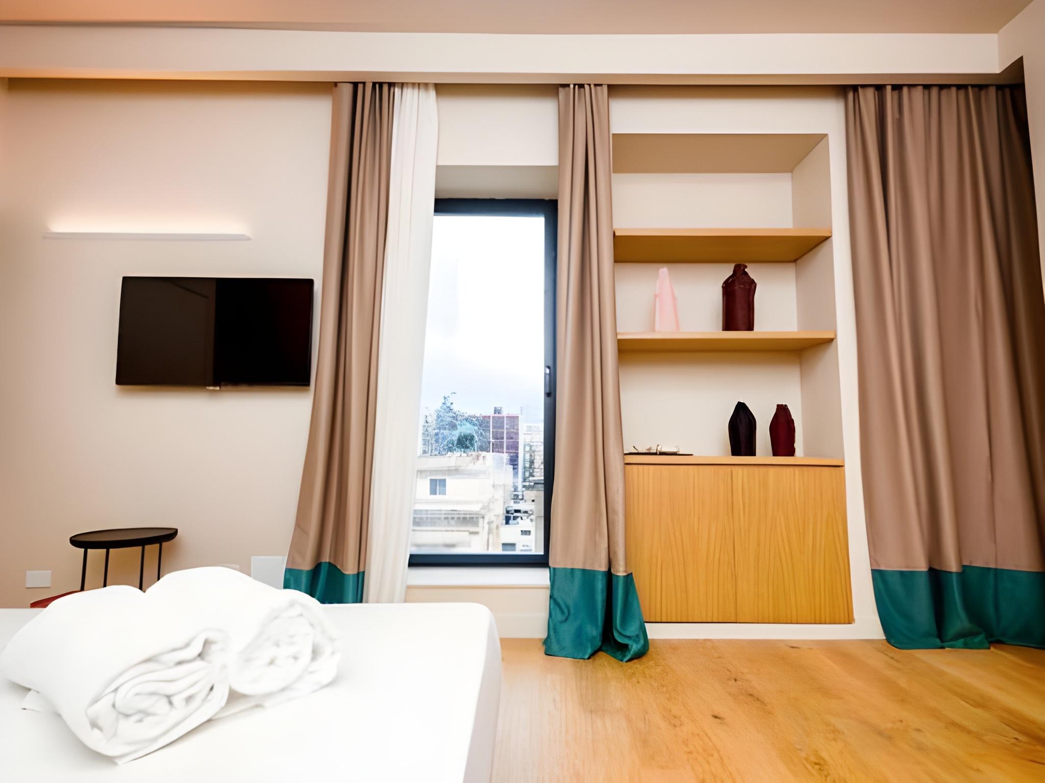 Superior, Double Bed, Theater View