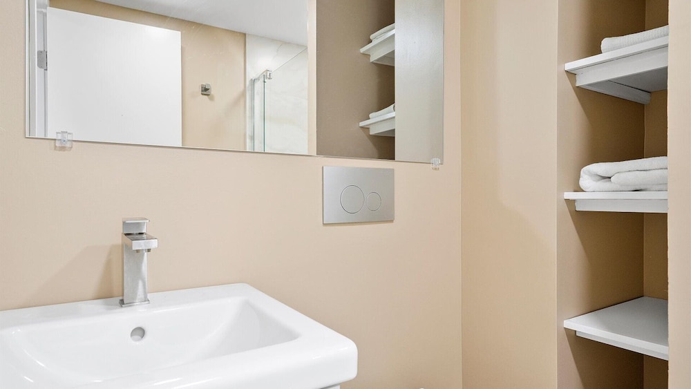 The Tides Ocean Luxury Suites 45/50