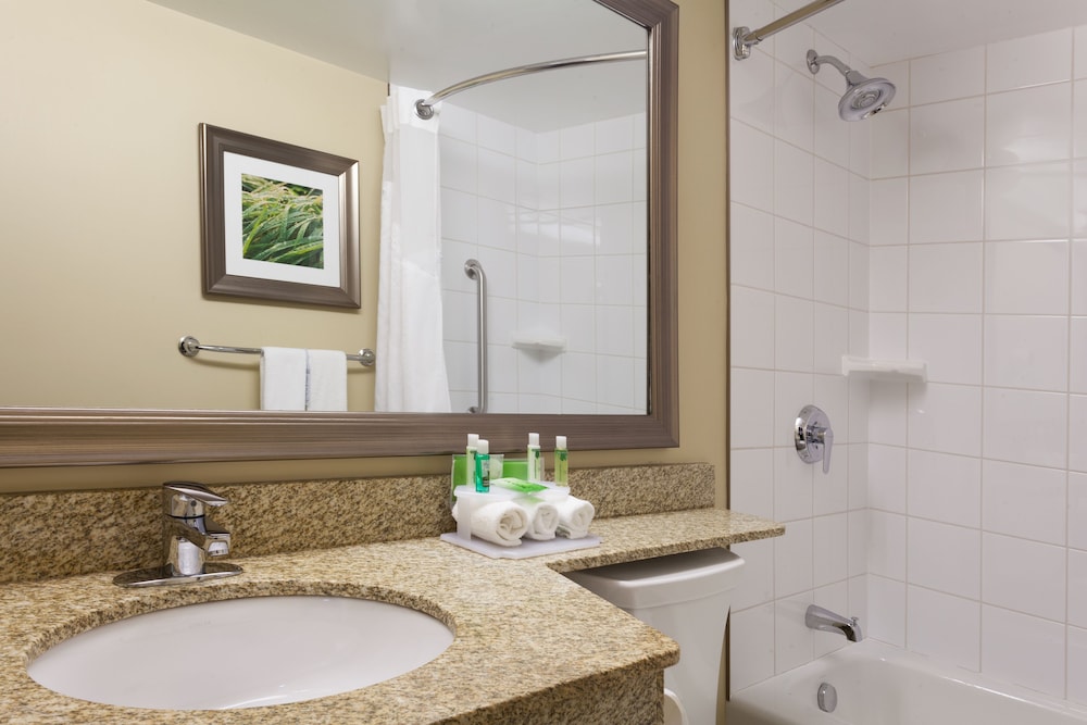 Holiday Inn Express Suites Fredericton 30/76