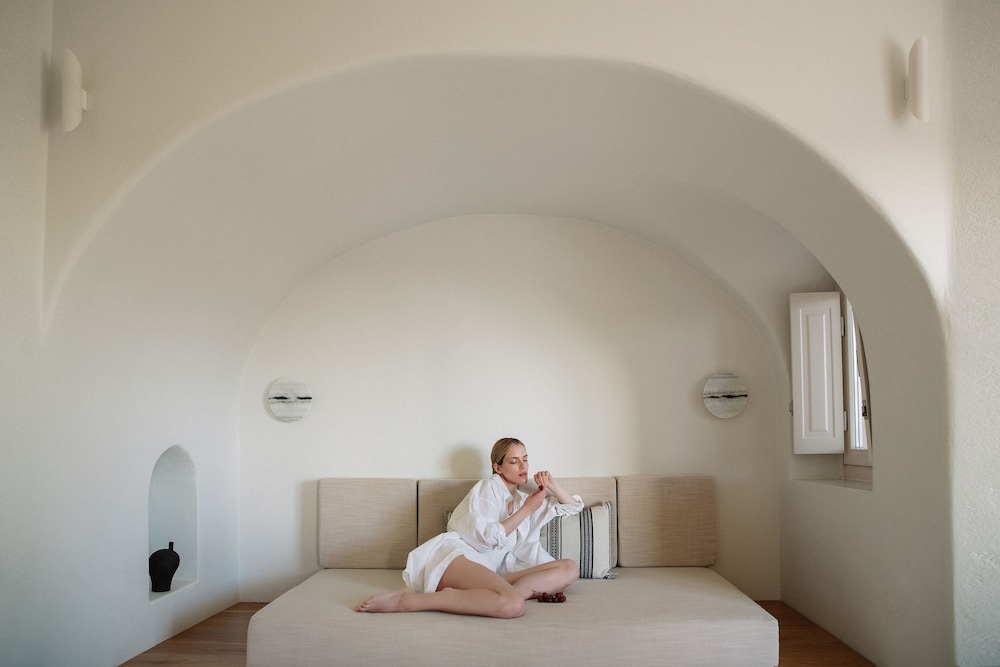 Ammothines Cycladic Suites 7/59