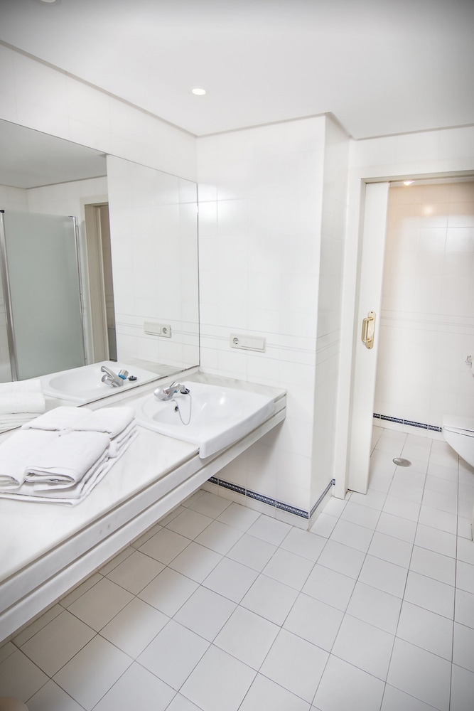 3 BEDROOMS, APARTMENT, SEA VIEW, TERRACE
