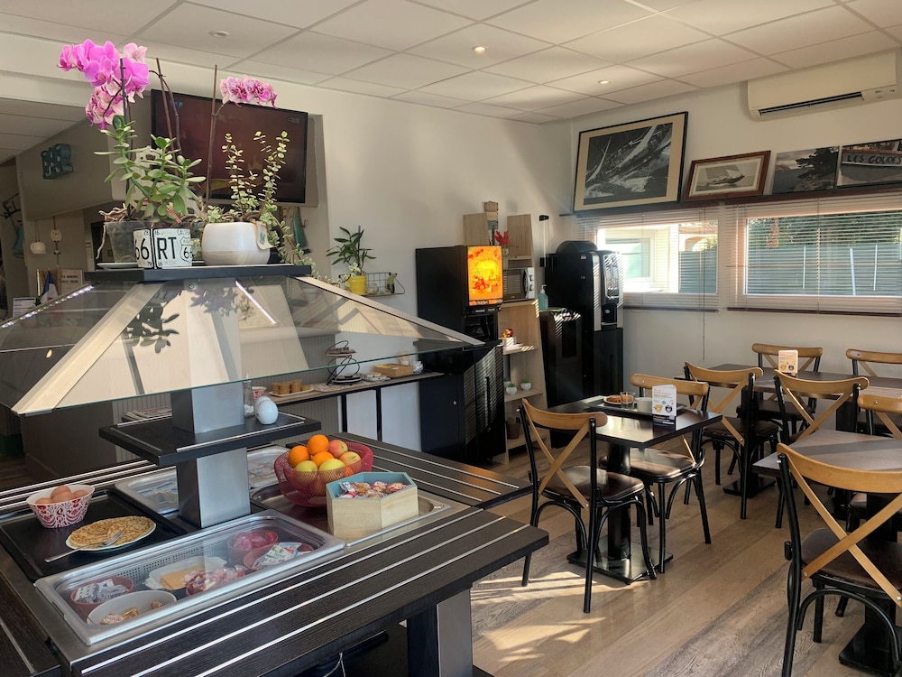 Good Hotel Marseille Aubagne 43/54