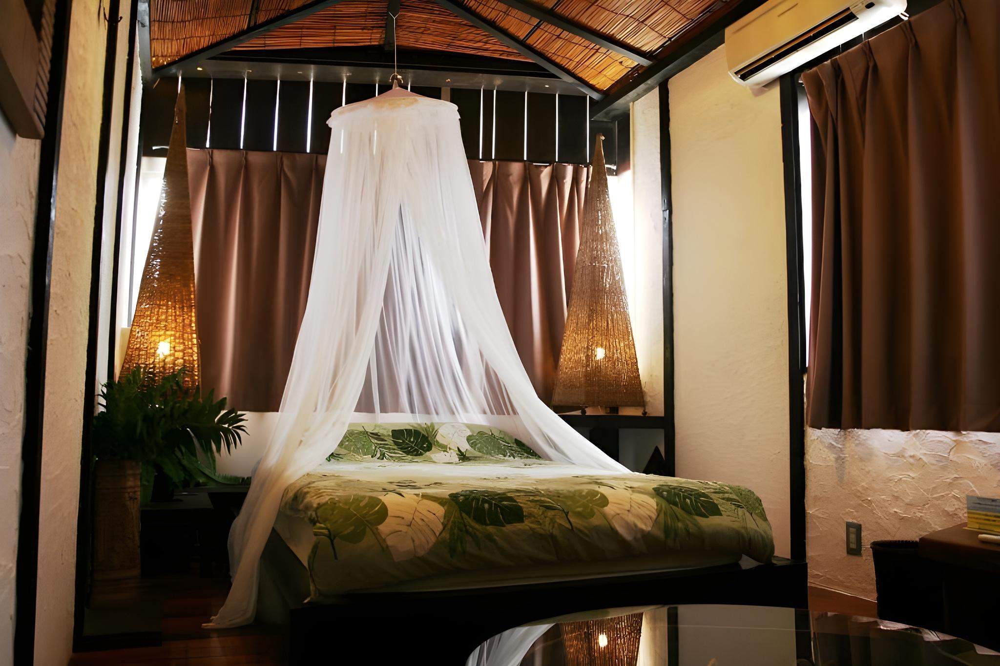 ROOM, DOUBLE BED, SHARED BATHROOM