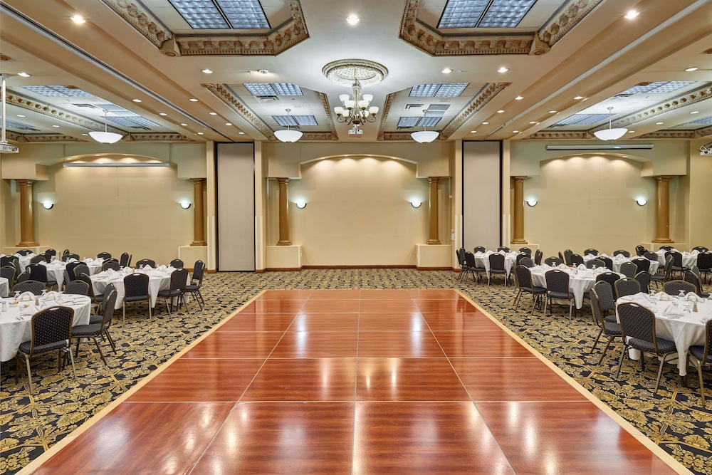 Radisson Hotel El Paso Airport 35/42