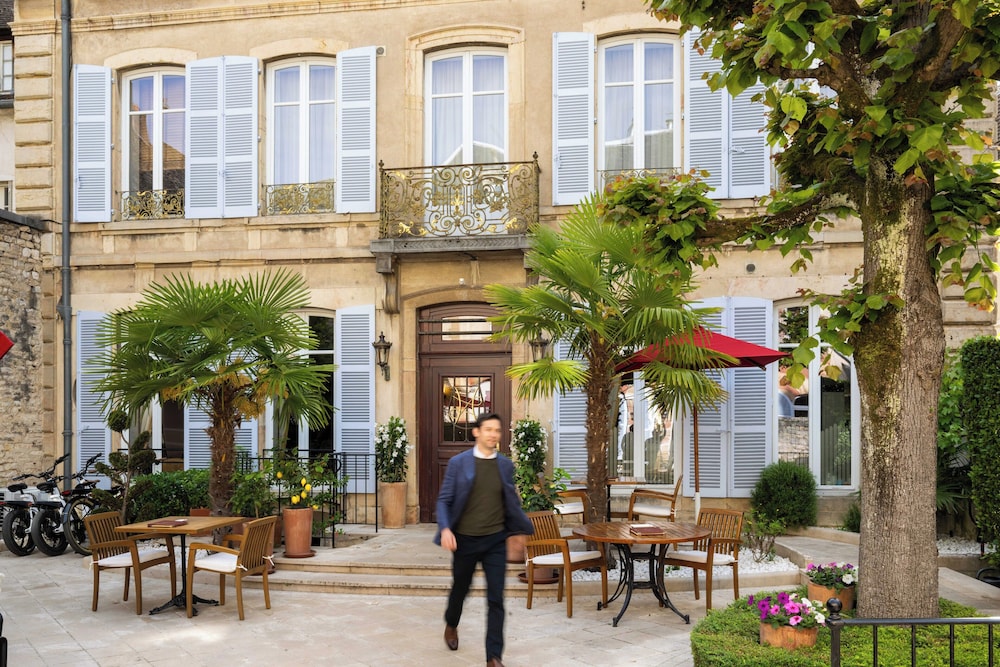 L Hotel de Beaune 11/73