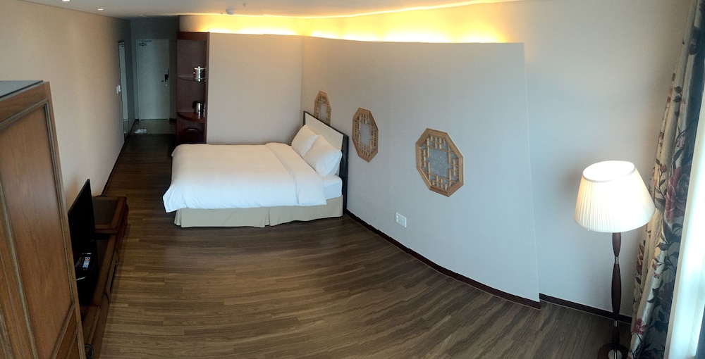 Sunvalley Hotel 32/63