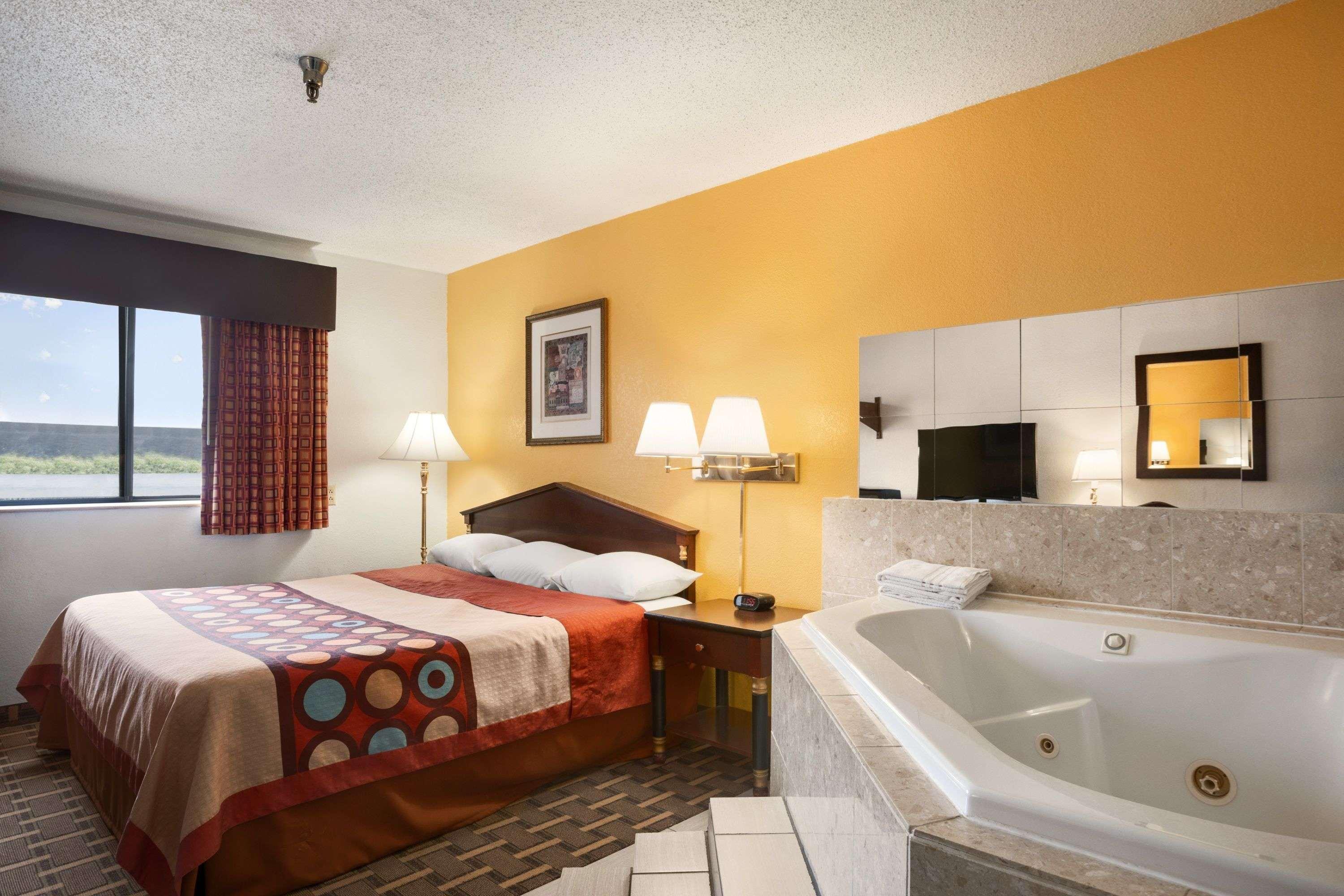 Suite, King Bed