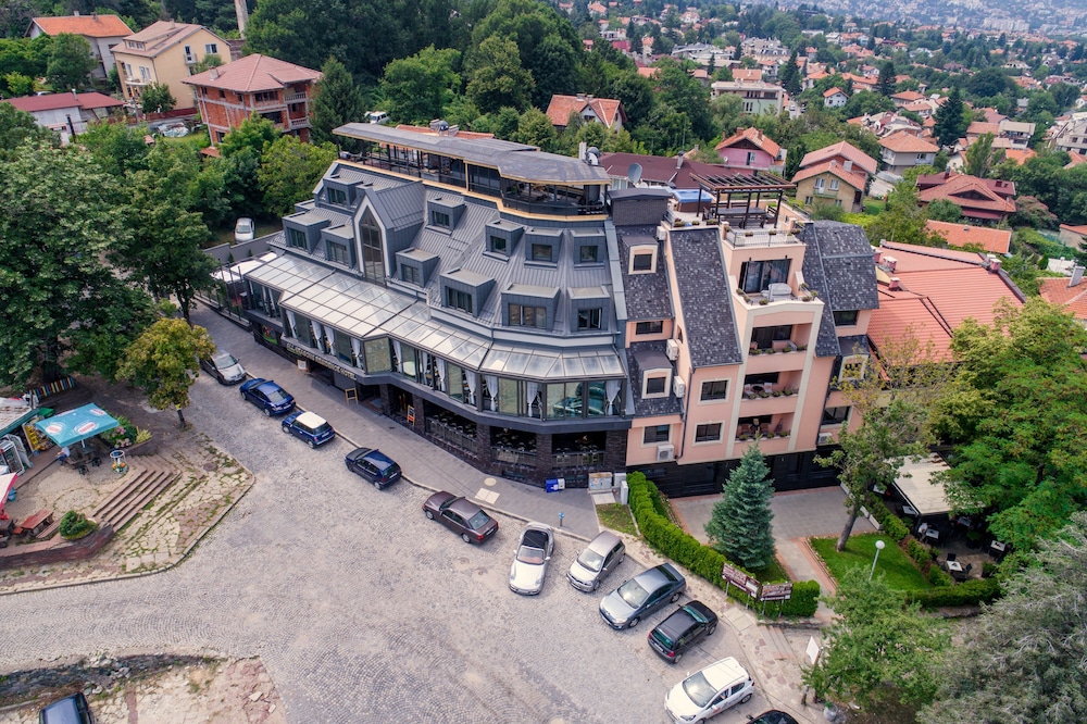 All Seasons Residence Hotel 3/68