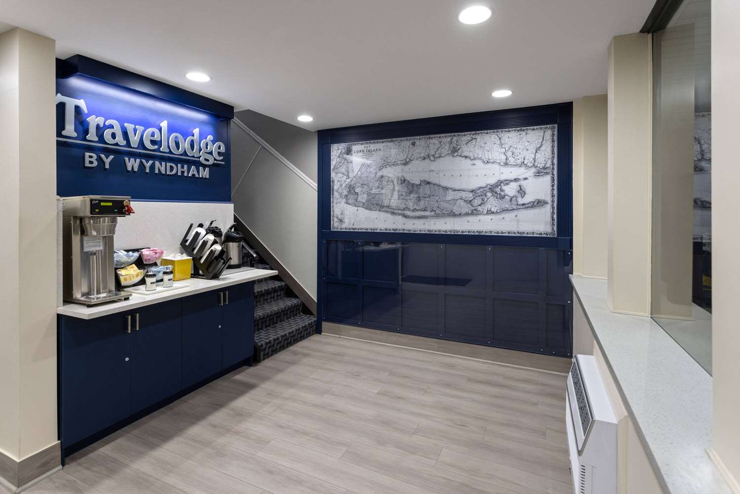 Travelodge by Wyndham Manhasset 8/28