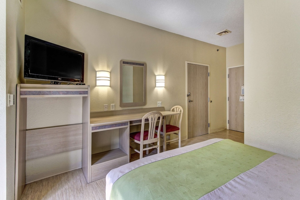Motel6 Medina, OH - Cleveland 27/37