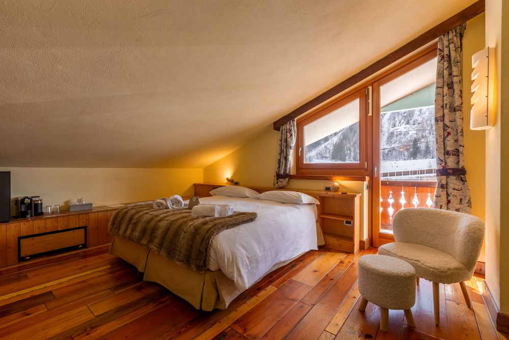 SUPERIOR, DOUBLE BED