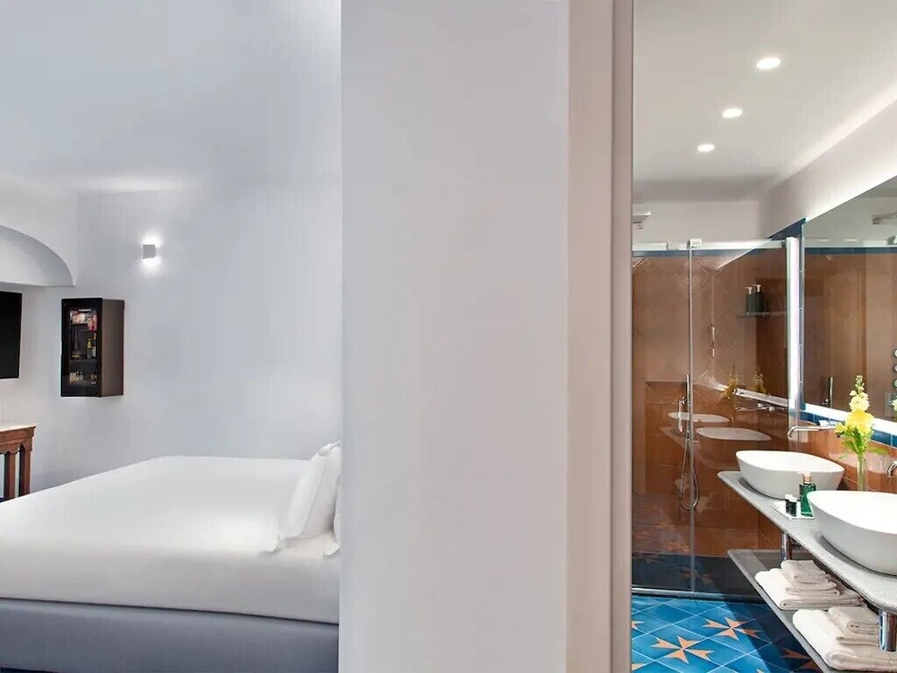 PREMIUM, DELUXE, SEA VIEW