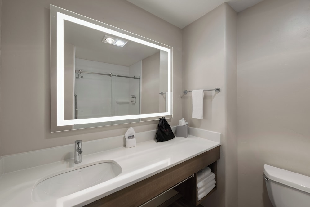 غرفة قياسية بسريرين كوين، Holiday Inn Express Hotel And Suites Paso Robles 5/7