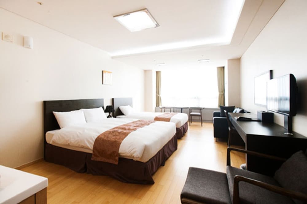 Hotel Hu Incheon Airport 25/65