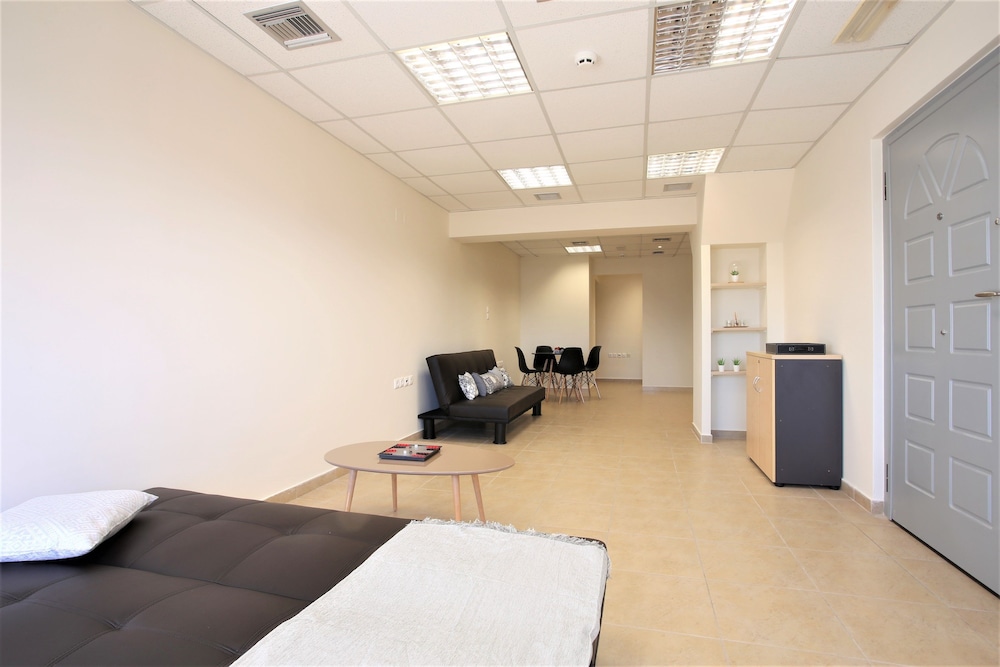 GK Airport Suites 23/49