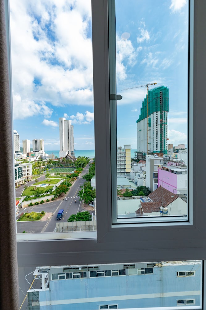 Canary Nha Trang Hotel 31/38