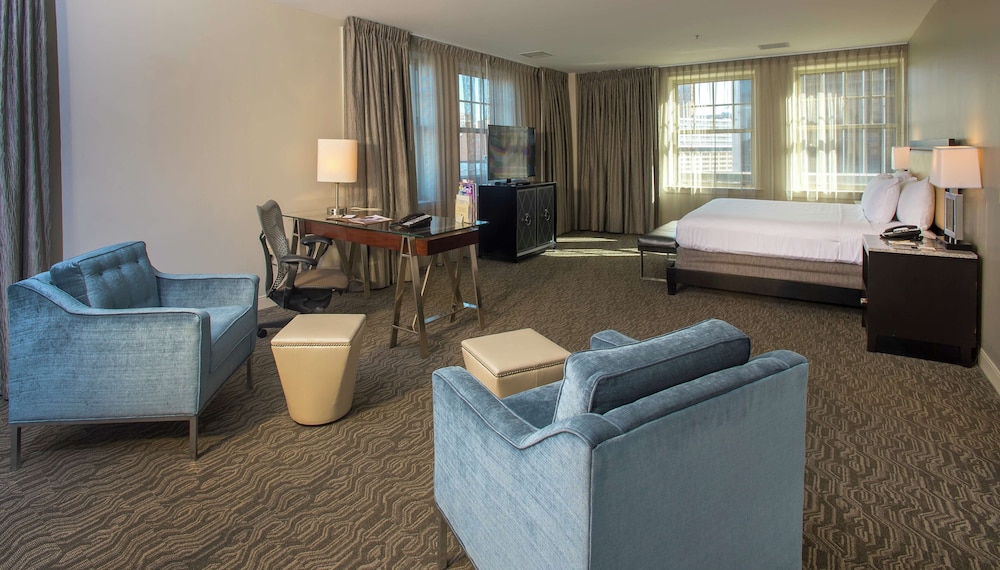 DoubleTree Suites by Hilton Detroit Downtown - Fort Shelby 32/59