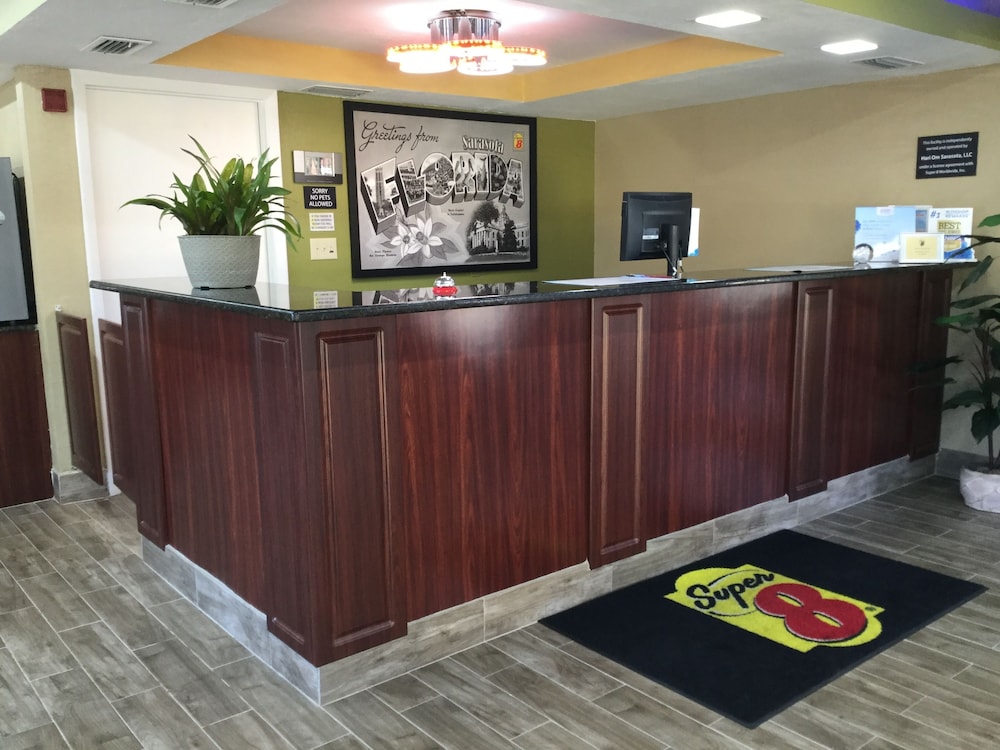 Super 8 By Wyndham Sarasota Near Siesta Key 10/29